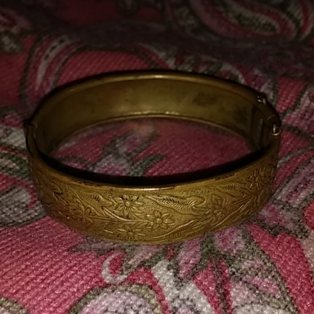 VINTAGE BRASS/GOLD ART NOUVEAU BANGLE BRACELET